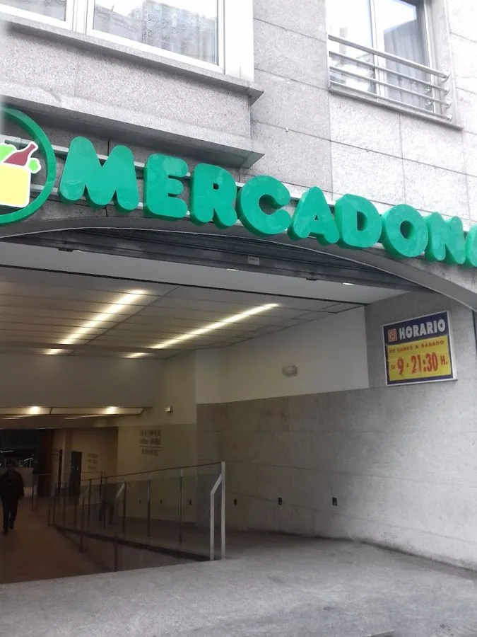 Supermercado Mercadona en Calle Ronda Outeiro, 217, A Coruña