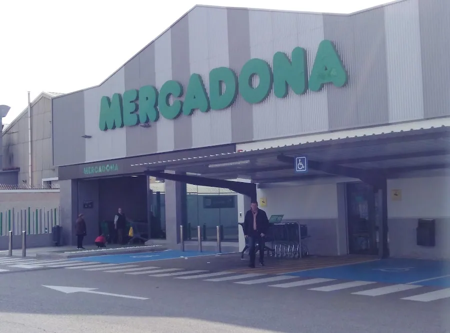 Supermercado Mercadona en Calle Vía Complutense, 111, Alcalá de Henares