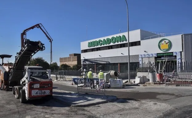 Supermercado Mercadona en Avenida Miguel Fabra, 2, Badajoz