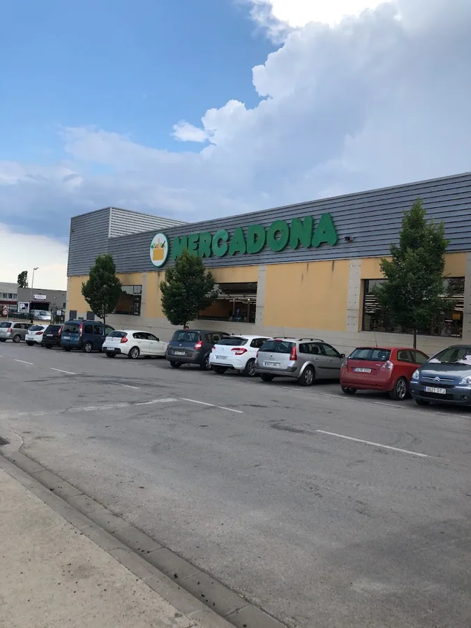 Supermercado Mercadona en Avenida de la Farga, 40, Banyoles