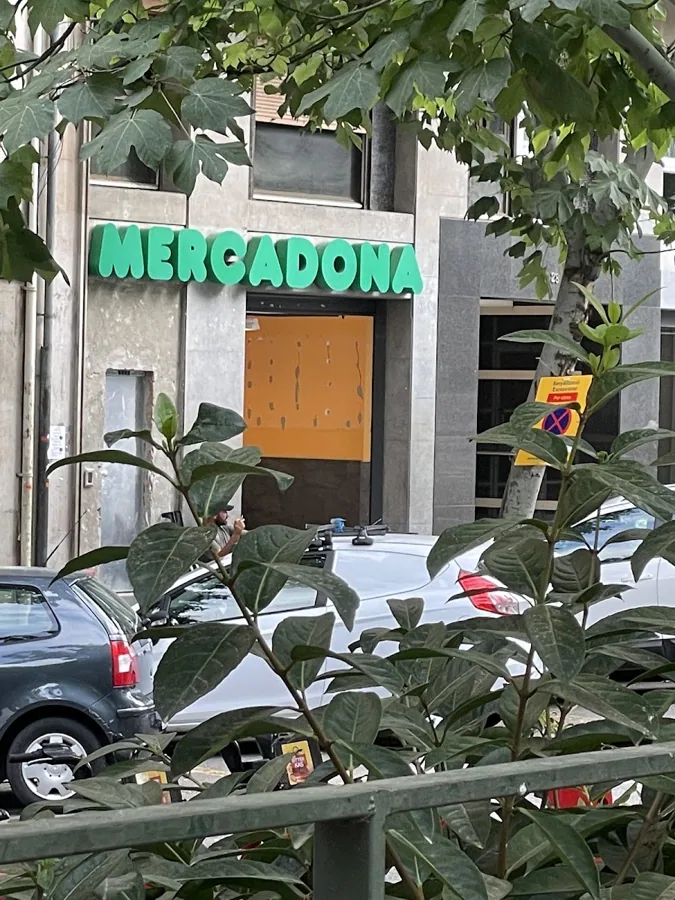 Supermercado Mercadona en Calle Josep Estivill, 24, Barcelona