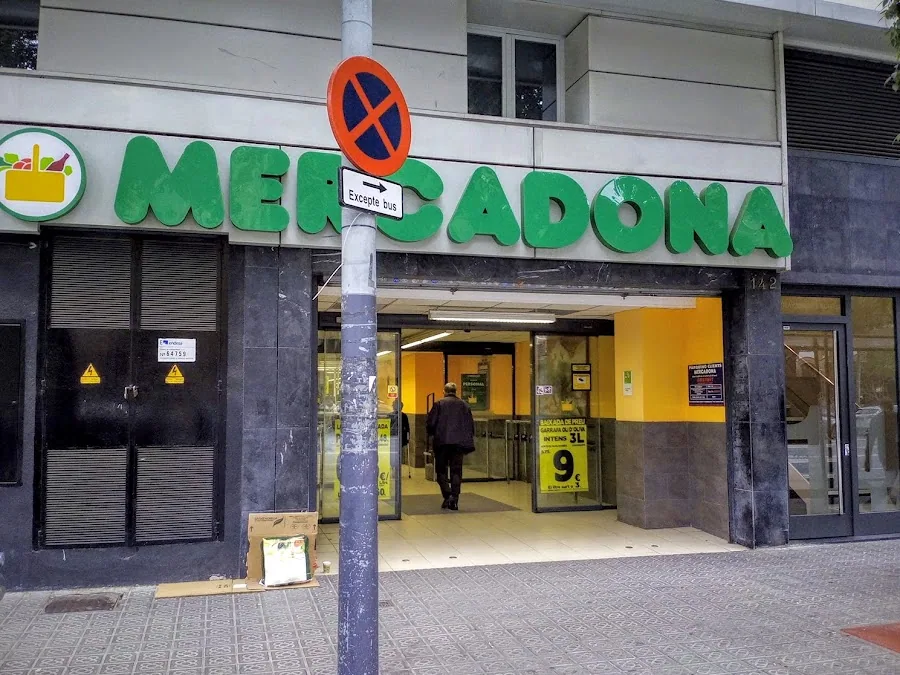 Supermercado Mercadona en Calle Travessera de Les Corts, 142, Barcelona
