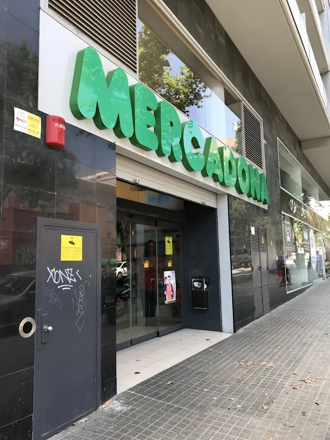 Supermercado Mercadona en Calle Viladomat, 279, Barcelona