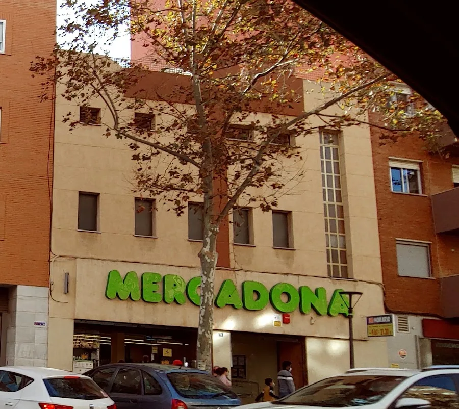 Supermercado Mercadona en Avenida Reina Victoria Eugenia, 30, Cartagena