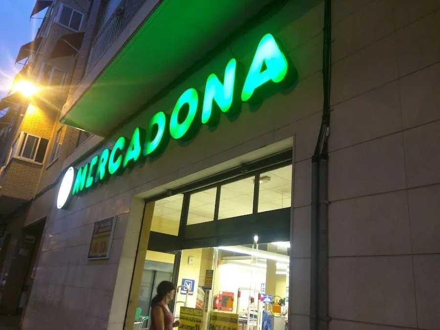 Supermercado Mercadona en Calle Pedro Juan Perpinyá, s/n, Elche