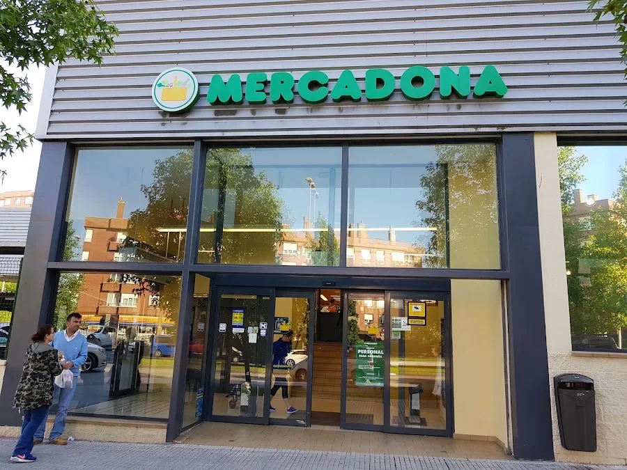 Supermercado Mercadona en Calle Velázquez, 54, Gijón