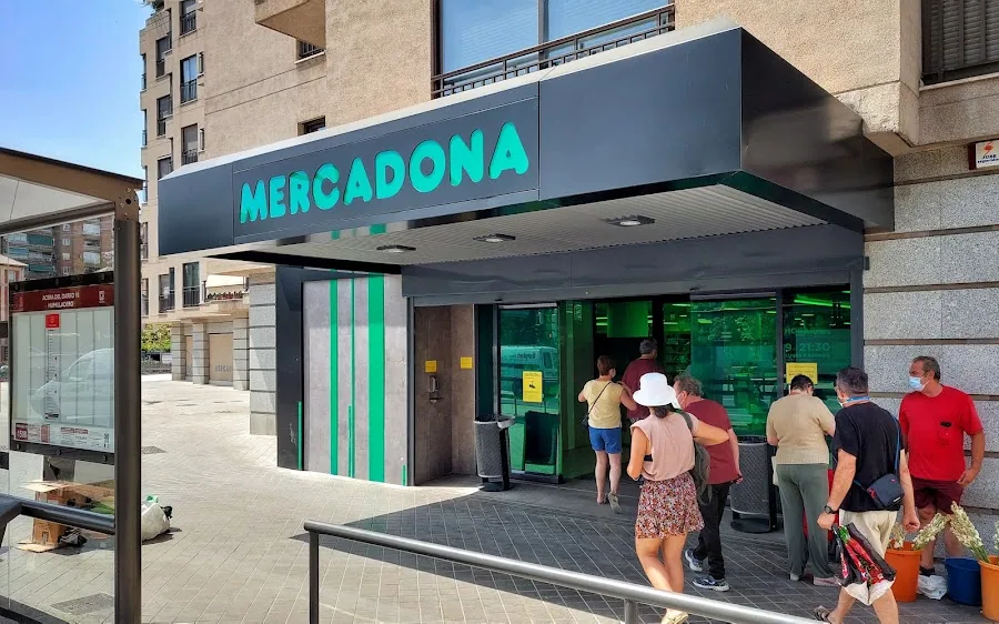 Supermercado Mercadona en Calle Acera del Darro, 98, Granada