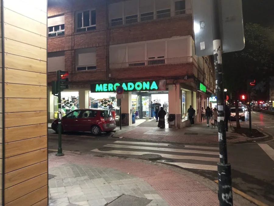 Supermercado Mercadona en Camino de Ronda, 178, Granada
