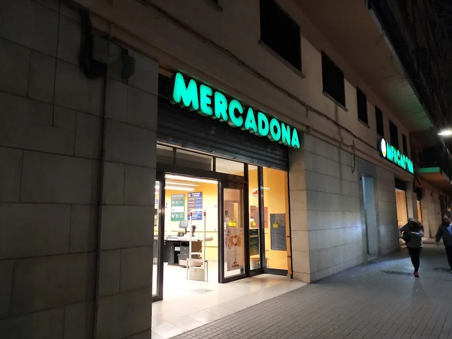 Supermercado Mercadona en Avenida San Esteve, 77, Granollers