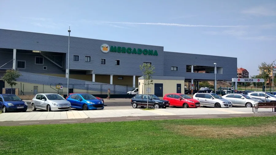 Supermercado Mercadona en Calle Joaquín González de Vecín, 25, León