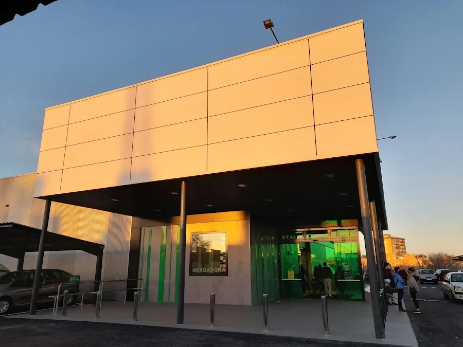 Supermercado Mercadona en Avenida del Ajedrez Luis Rentero, s/n, Linares