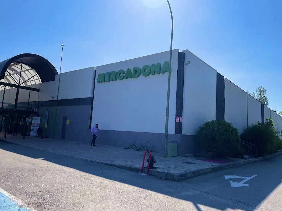 Supermercado Mercadona en Avenida de la Victoria, 2, Madrid