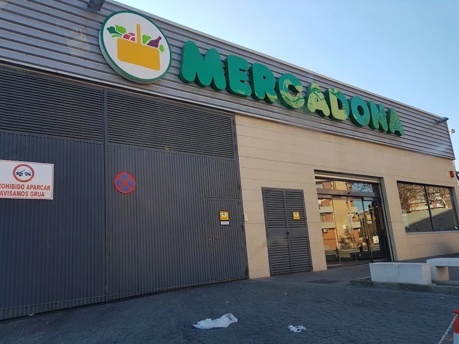 Supermercado Mercadona en Avenida de los Rosales, 26, Madrid