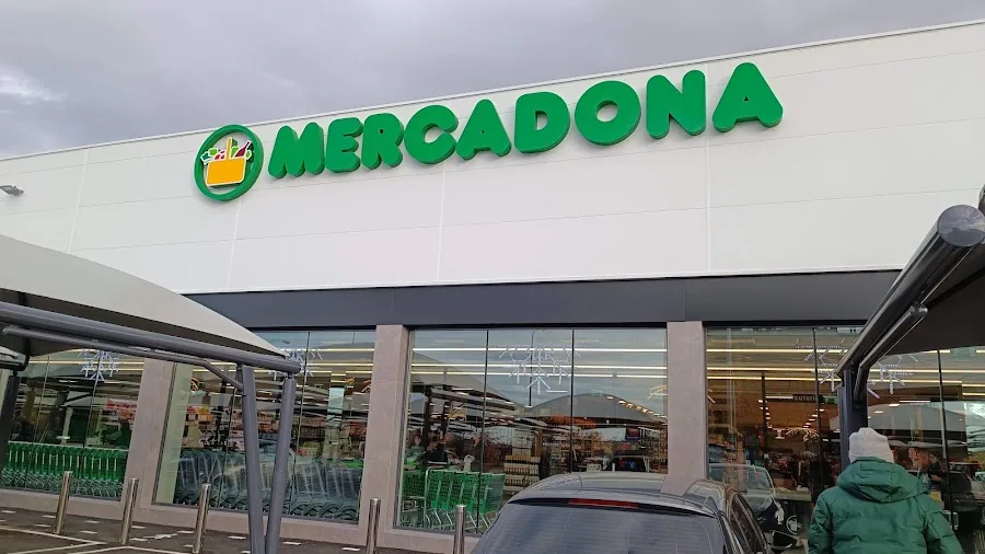 Supermercado Mercadona en Calle Ladera de los Almendros, 28, Madrid