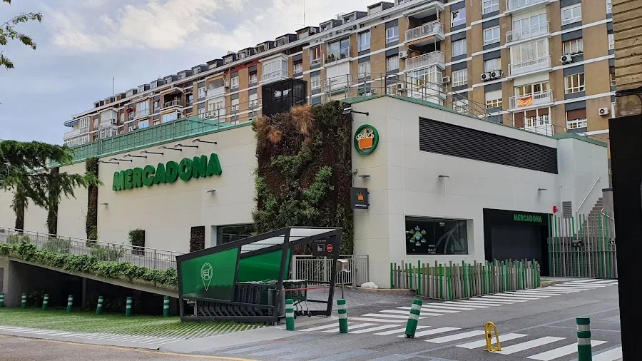 Supermercado Mercadona en Calle Pintor Juan Gris, 3, Madrid