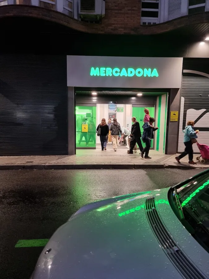 Supermercado Mercadona en Calle Villa de Arbancón, 4, Madrid