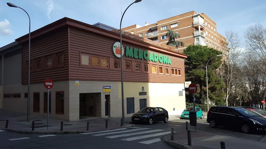 Supermercado Mercadona en Plaza Reyes Magos, Madrid