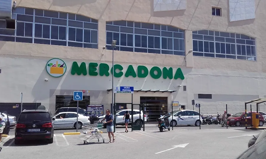 Supermercado Mercadona en Calle Albeniz, 35, Málaga