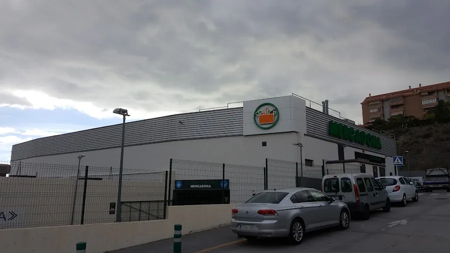 Supermercado Mercadona en Calle Algarrobo, s/n, Málaga