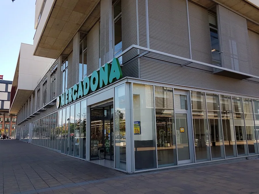 Supermercado Mercadona en Calle Jaume Vicenc Vives, 10., Mataró