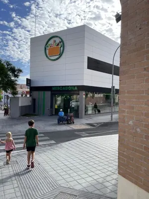 Mercadona Calle los Cincuenta, 46, Alicante