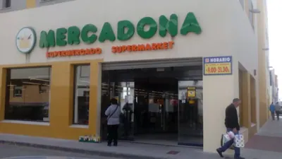 Mercadona Calle Once de Marzo de 1938, 8, Barbate