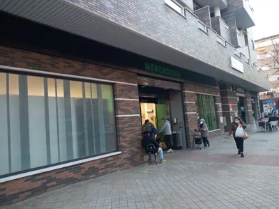 Mercadona Avenida América, 57, Granada