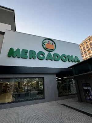 Mercadona Avenida Kansas City, 32, Sevilla