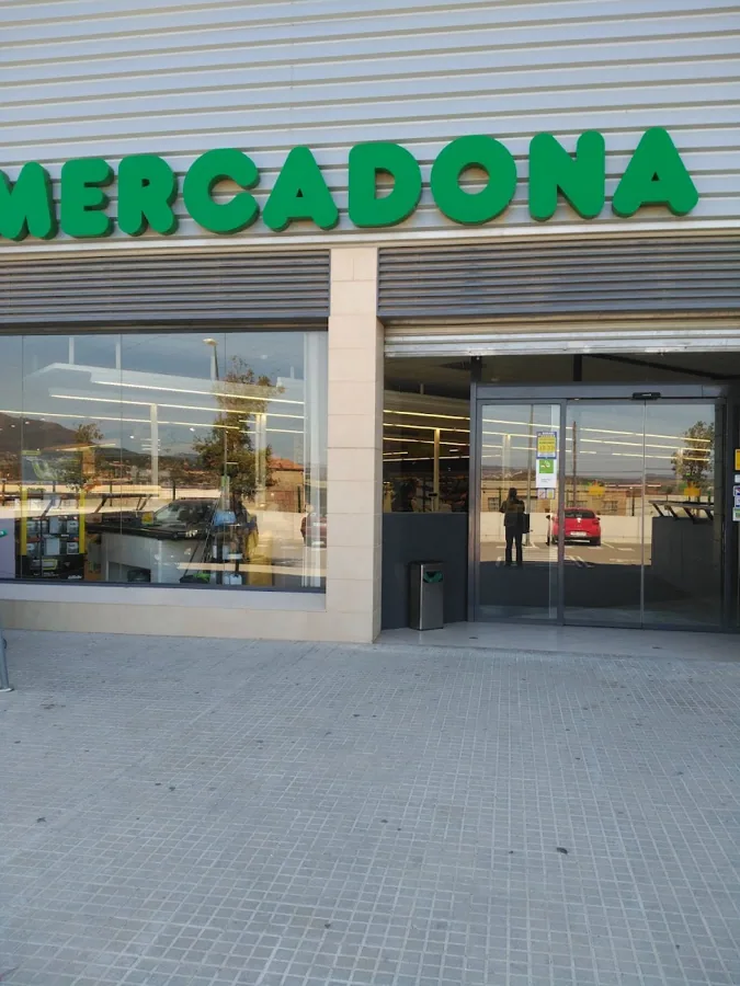 Supermercado Mercadona en Calle Batlle Dionis Mestres, 19, Montblanc