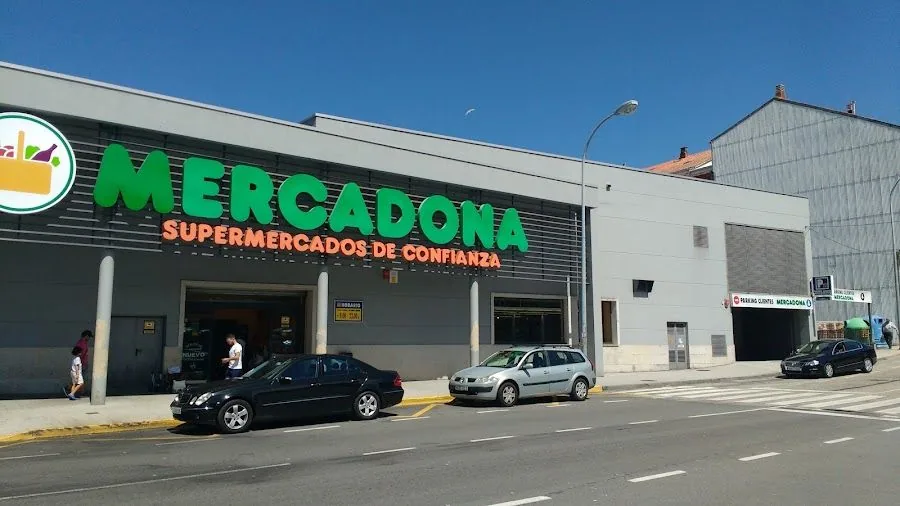 Supermercado Mercadona en Calle Pedra Sartaña, 4, Noia