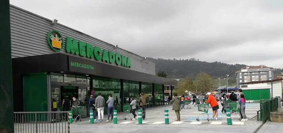 Supermercado Mercadona en Calle Molin la Casuca, s/n, Oviedo