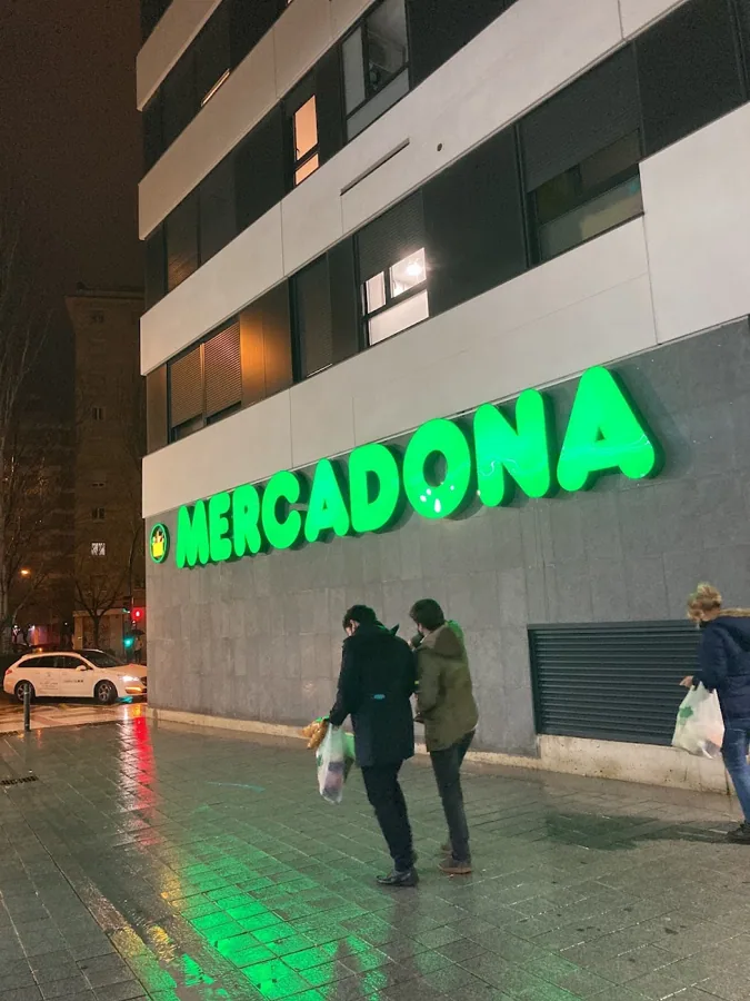 Supermercado Mercadona en Plaza Leonor de Trastamara, s/n, Pamplona
