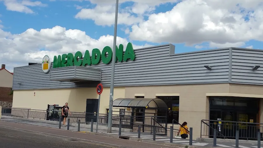 Supermercado Mercadona en Calle Lago del Retiro, 5, Parla