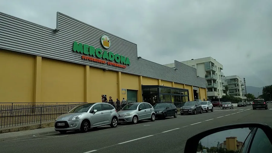 Supermercado Mercadona en Avenida Nord, 14, Roses