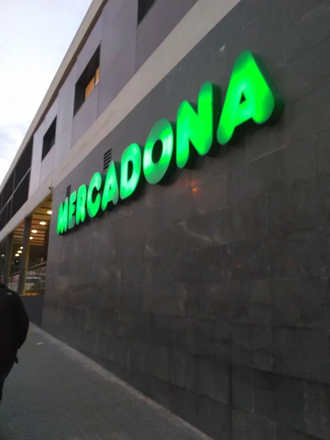 Supermercado Mercadona en Calle de la Serra D'En Camaró, 15, Sabadell