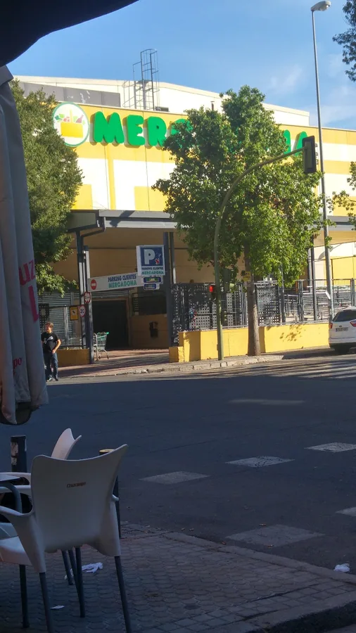 Supermercado Mercadona en Avenida Reino Unido, 3, Sevilla