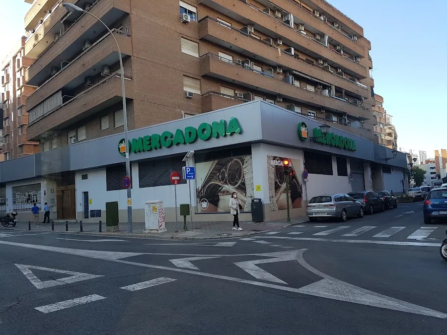 Supermercado Mercadona en Calle Salado, 2, Sevilla