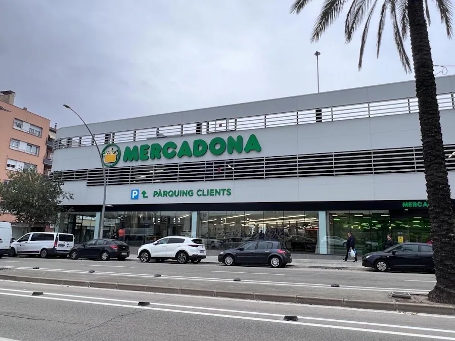 Supermercado Mercadona en Avenida Jaume L, 91, Terrassa