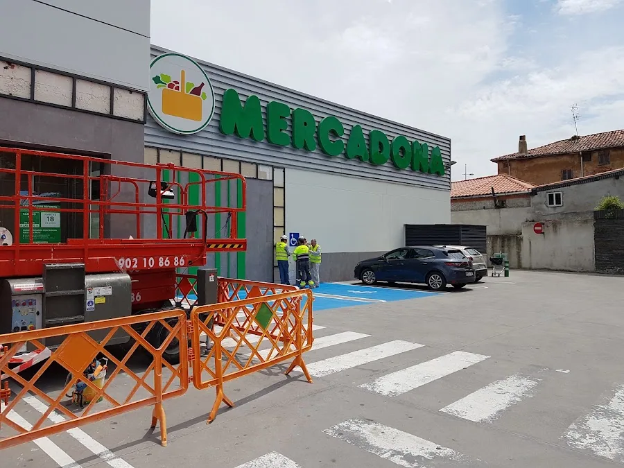 Supermercado Mercadona en Avenida de Oviedo, 3, Torrelavega