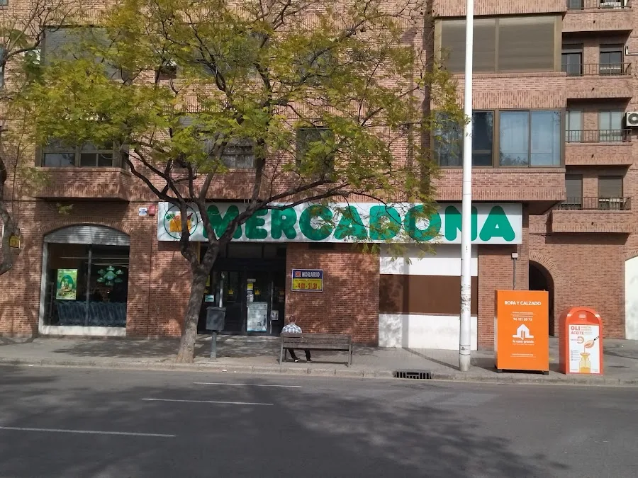 Supermercado Mercadona en Avenida Tres Cruces, 15, Valencia