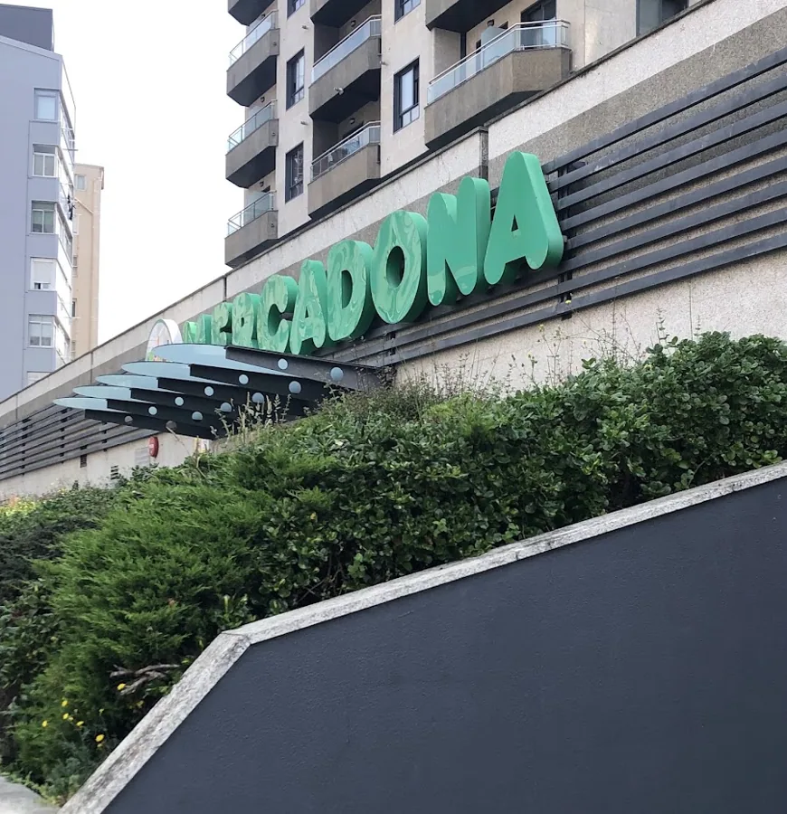 Supermercado Mercadona en Avenida García Barbón, 106, Vigo