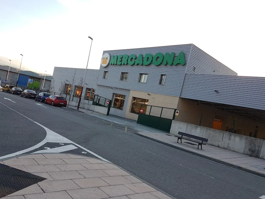 Supermercado Mercadona en Avenida Madrid, 108, Vigo