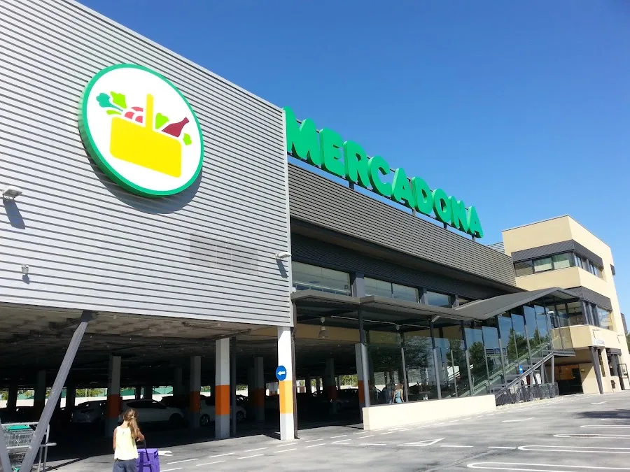 Supermercado Mercadona en Avenida José Atarés, 103, Zaragoza